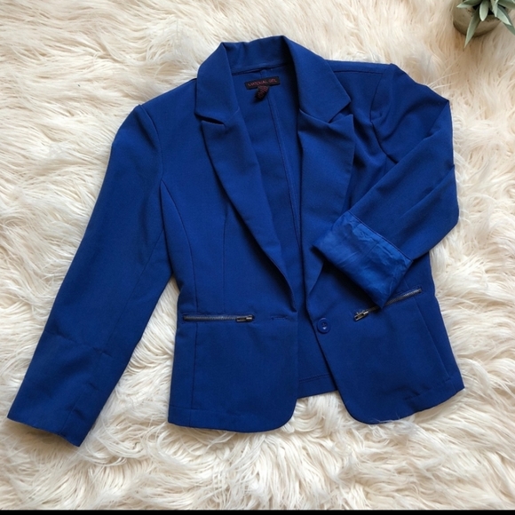 Blazer - Picture 2 of 7